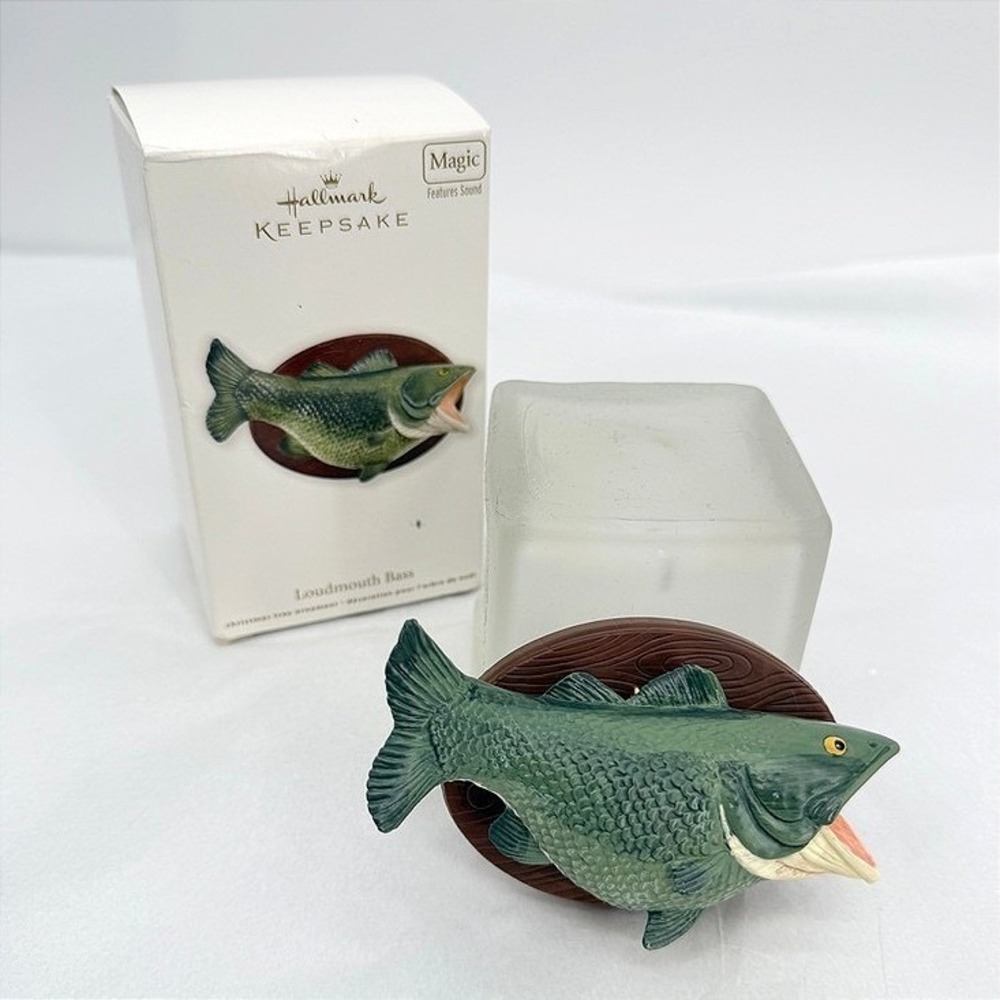 Hallmark Loudmouth Bass Magic Sound Fishing Holiday Decor w/ Box Pre-Owned